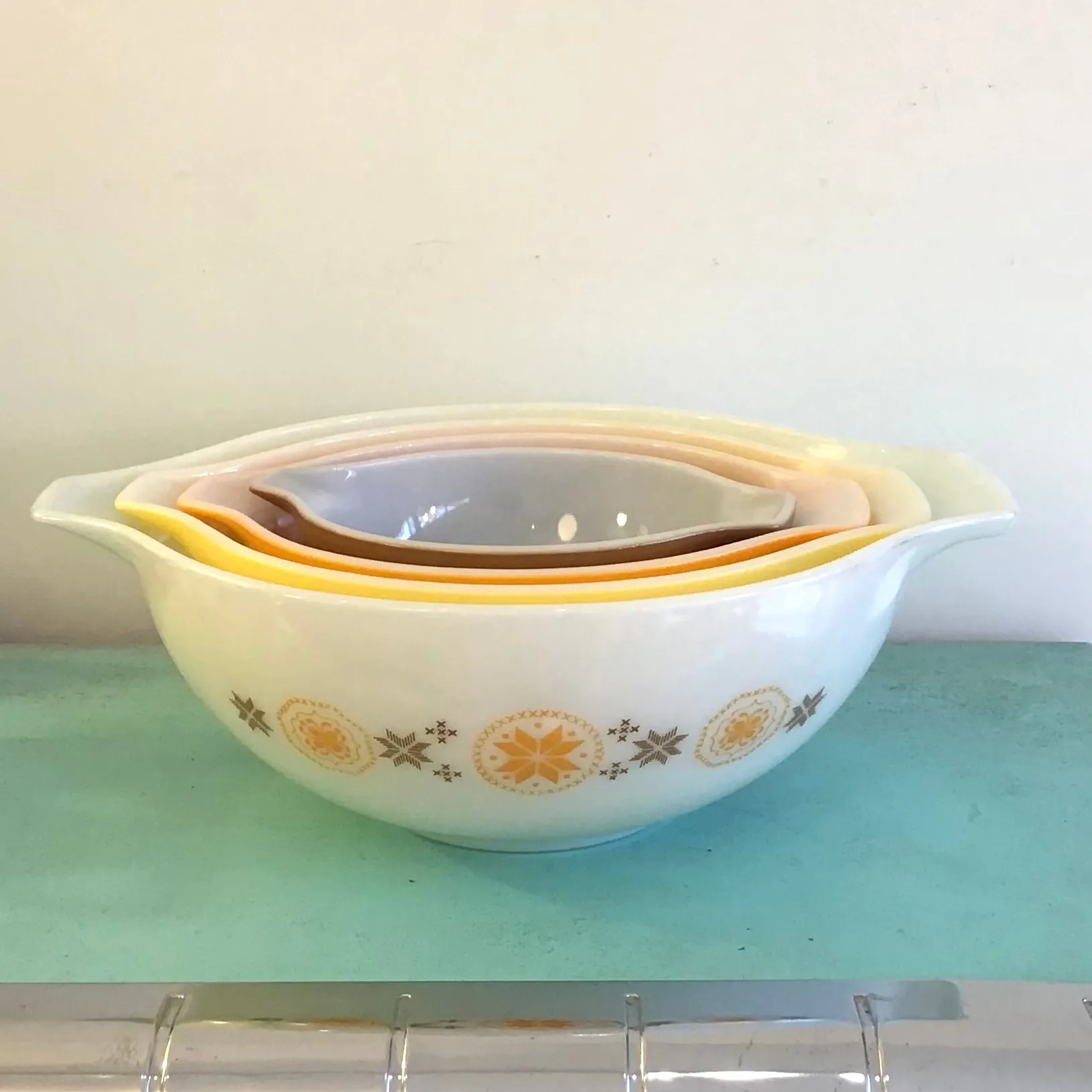 Vintage Town & Country Pyrex Nesting Bowl Set